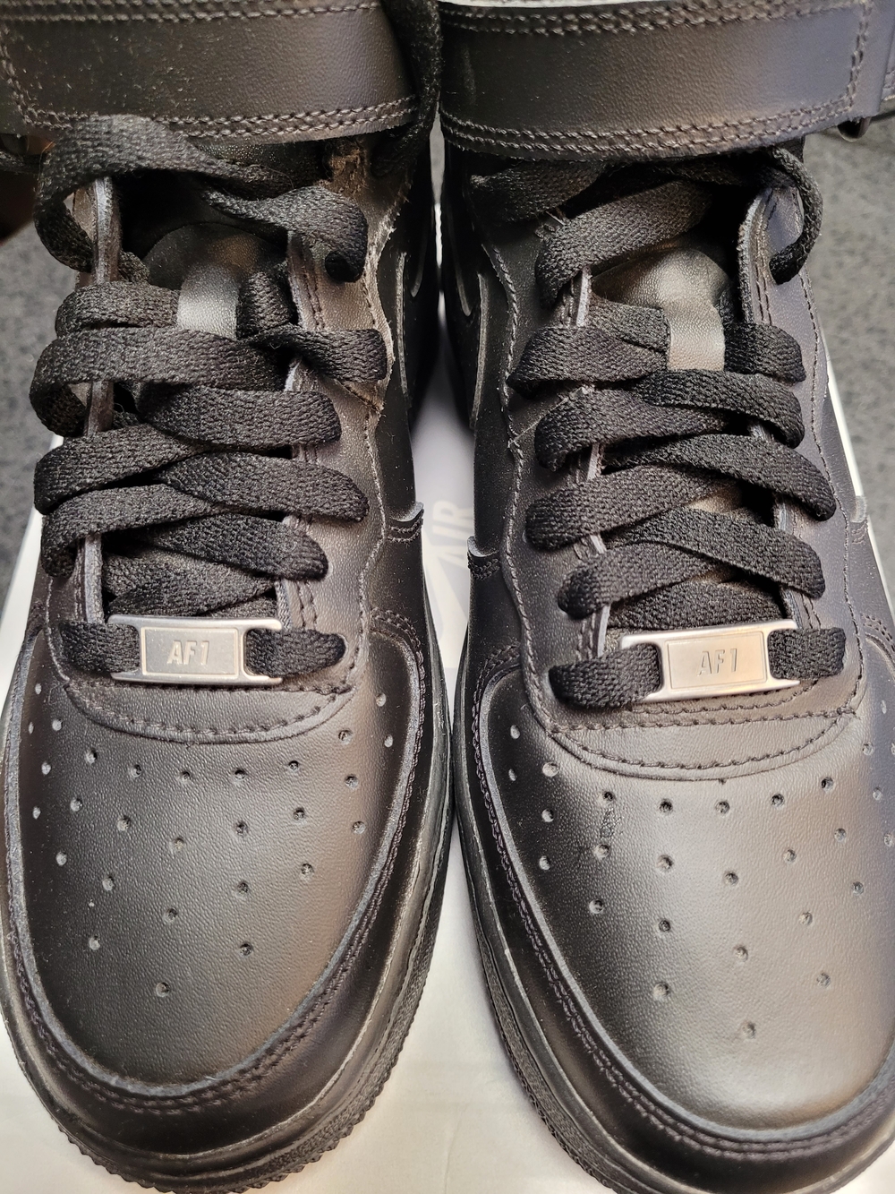 Nike Air Force 1 Mid Kid Sneakers in Black Size 4.5 Display Item